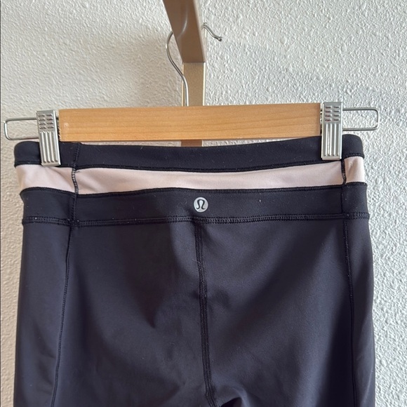 Lululemon Give Me Qi Crop - Size 4, Mink Berry/Black, leggings - Picture 7 of 10